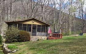 Bryson City Creekside Home With Hot Tub- 3 Bedroom-2 Bath Home